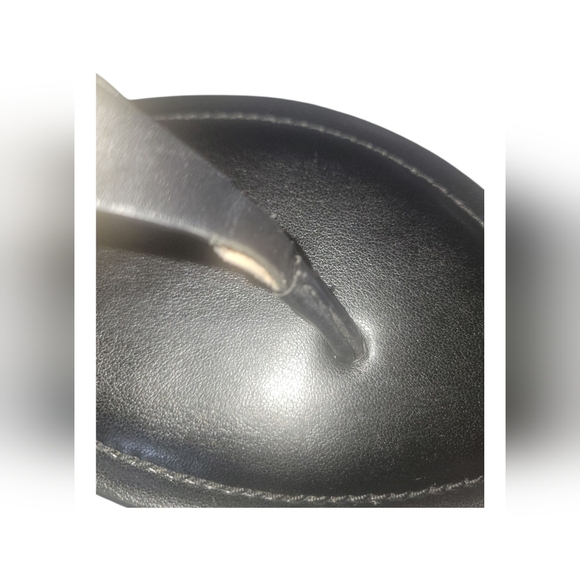 Michael Kors Black Leather Hamilton Women's Sandals with Gold MK Locket 8M/38.5 - Picture 8 of 11